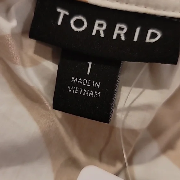 Torrid Leaf Print Dress with Tie Waist And Pockets - Picture 4 of 4